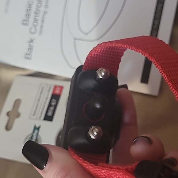 Petsafe Basic Bark Control Collar red & black for small dog with 2 batteries - Picture 16 of 17